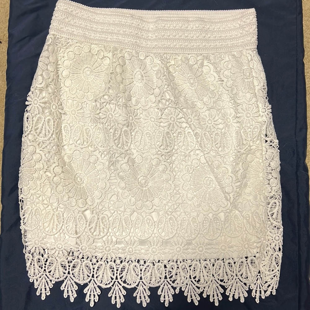 Lace skirt